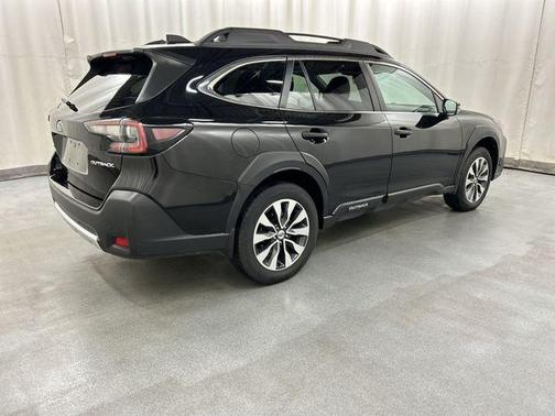 Crystal Black Silica 2024 Subaru Outback Limited