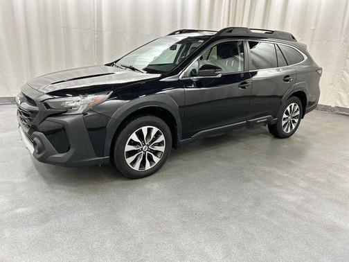 Crystal Black Silica 2024 Subaru Outback Limited