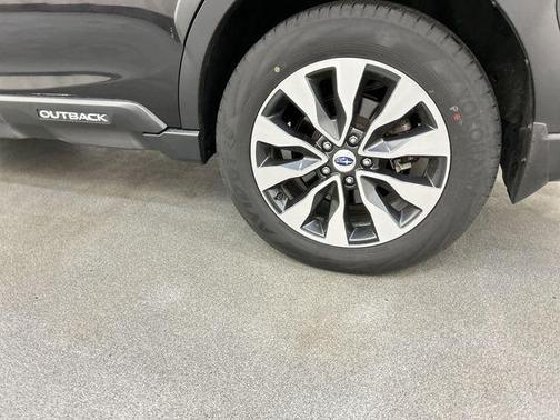 Crystal Black Silica 2024 Subaru Outback Limited