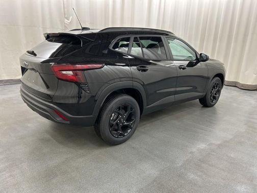 Mosaic Black Metallic 2026 Chevrolet Trax LT