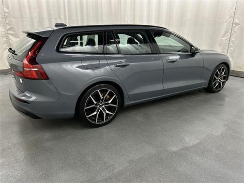 2024 Volvo V60 Recharge Plug-In Hybrid Polestar