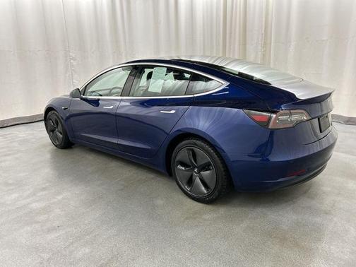 Deep Blue Metallic 2019 Tesla Model 3 Long Range