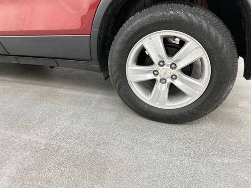 Crimson Metallic 2021 Chevrolet Trax LT