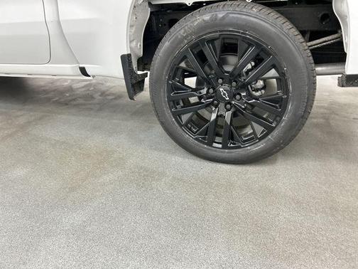 Summit White 2026 Chevrolet Silverado 1500 RST
