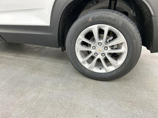 Summit White 2026 Chevrolet Trailblazer LS