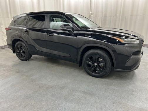 Midnight Black Metallic 2025 Toyota Highlander Hybrid XLE