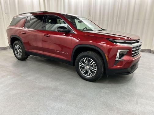 Radiant Red Tintcoat 2025 Chevrolet Traverse LT