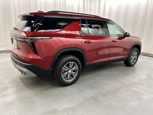 Radiant Red Tintcoat 2025 Chevrolet Traverse LT