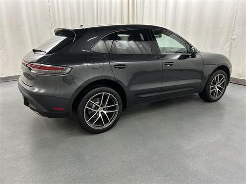 2023 Porsche Macan Base