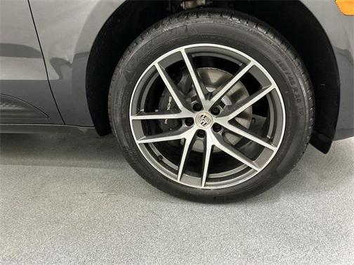 2023 Porsche Macan Base