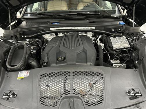 2023 Porsche Macan Base