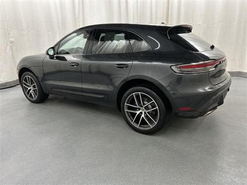 2023 Porsche Macan Base