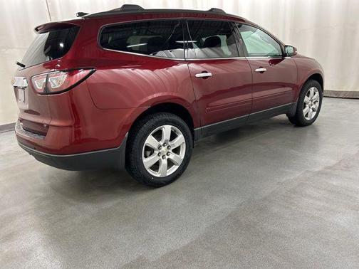 Siren Red Tintcoat 2017 Chevrolet Traverse 1LT
