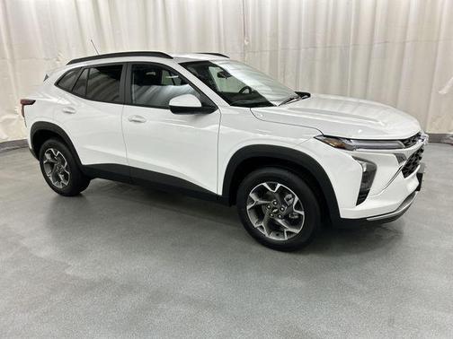 Summit White 2026 Chevrolet Trax LT