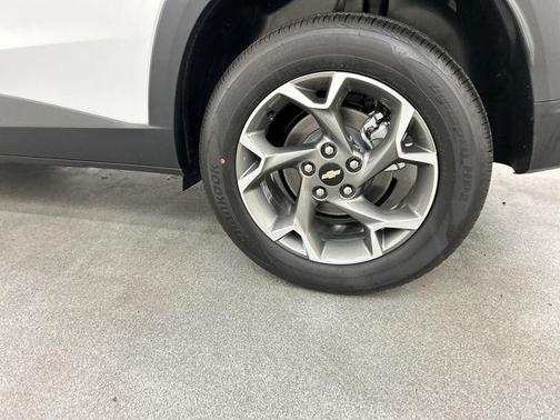 Summit White 2026 Chevrolet Trax LT