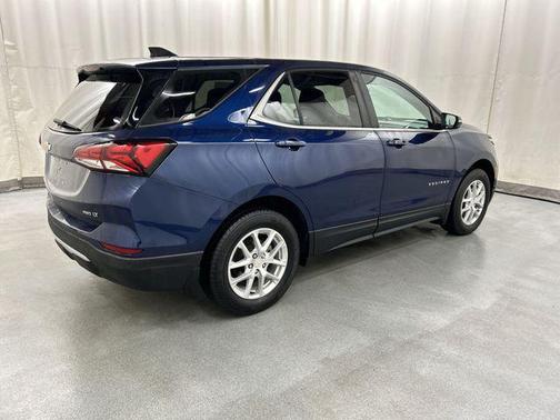Blue Glow Metallic 2022 Chevrolet Equinox 1LT