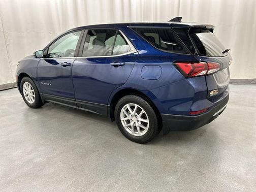 Blue Glow Metallic 2022 Chevrolet Equinox 1LT