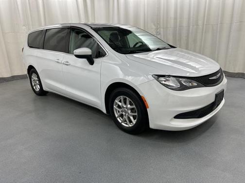 2022 Chrysler Voyager LX