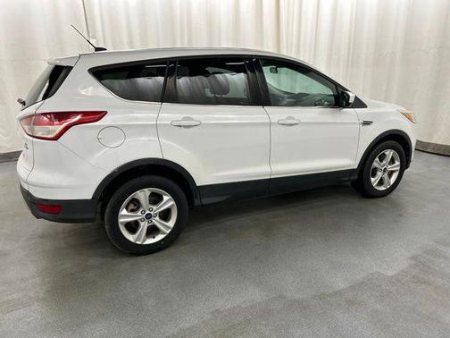 Oxford White 2016 Ford Escape SE