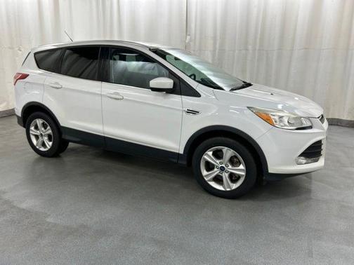 Oxford White 2016 Ford Escape SE