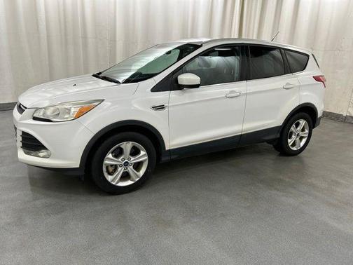 Oxford White 2016 Ford Escape SE