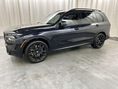 Carbon Black Metallic 2024 BMW X7 xDrive40i