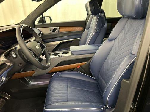 Stellar Black Metallic 2026 Cadillac VISTIQ Premium Luxury