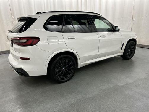 2022 BMW X5 M50i