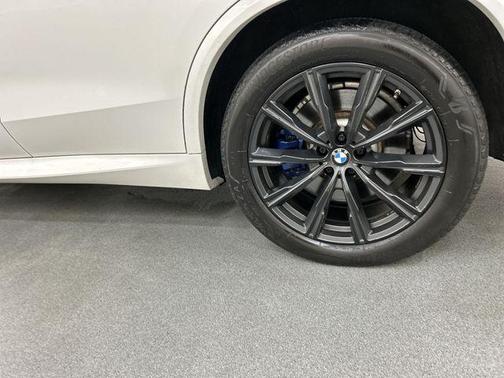 2022 BMW X5 M50i