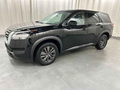 2022 Nissan Pathfinder S 4WD