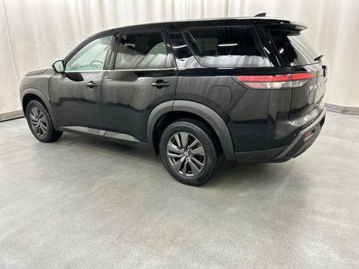 2022 Nissan Pathfinder S 4WD