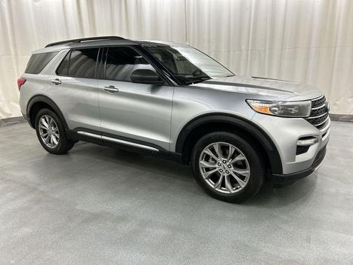 Iconic Silver Metallic 2023 Ford Explorer XLT