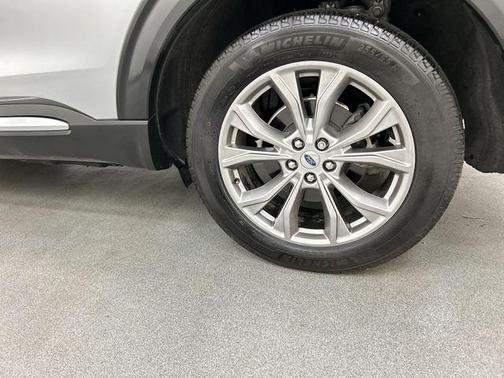 Iconic Silver Metallic 2023 Ford Explorer XLT
