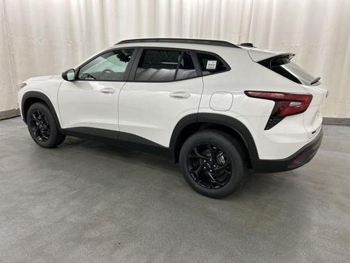 Summit White 2026 Chevrolet Trax LT