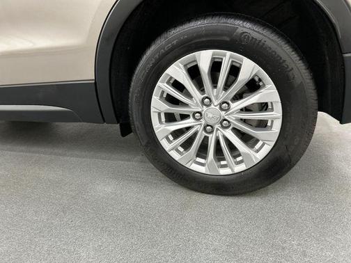 Latte Metallic 2024 Cadillac XT4 Luxury