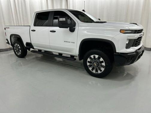 Summit White 2024 Chevrolet Silverado 2500 Custom
