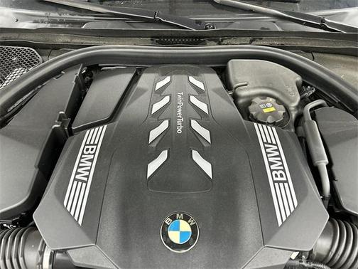 2022 BMW 750 i xDrive