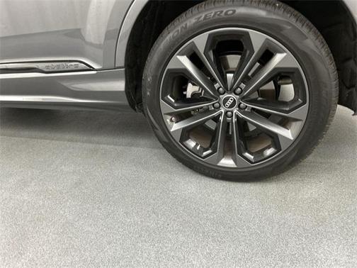 2025 Audi Q7 55 Premium Plus