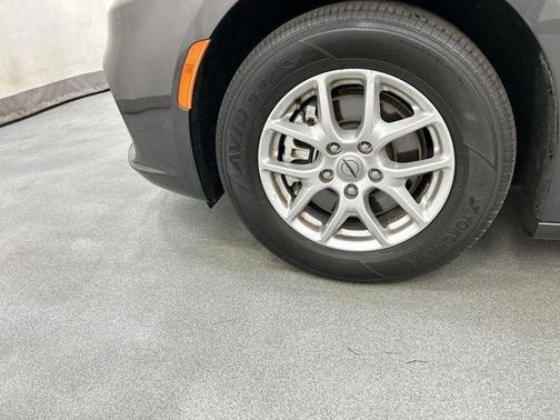 Granite Crystal Metallic Clearcoat 2023 Chrysler Pacifica Touring L