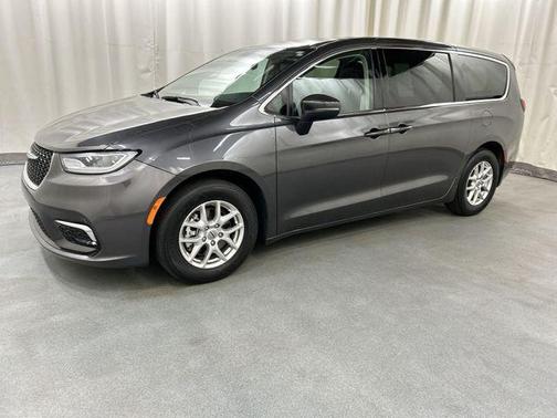 Granite Crystal Metallic Clearcoat 2023 Chrysler Pacifica Touring L