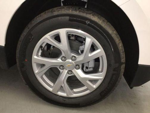 Iridescent Pearl Tricoat 2021 Chevrolet Equinox 1LT