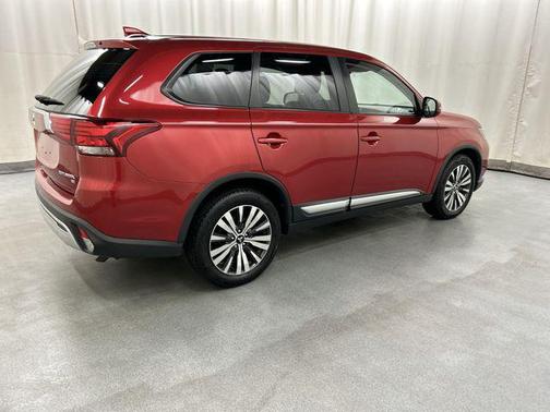Rally Red Metallic 2019 Mitsubishi Outlander SE