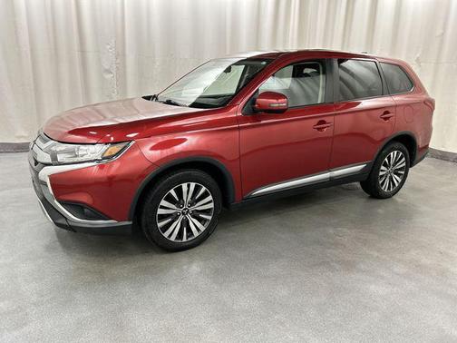 Rally Red Metallic 2019 Mitsubishi Outlander SE