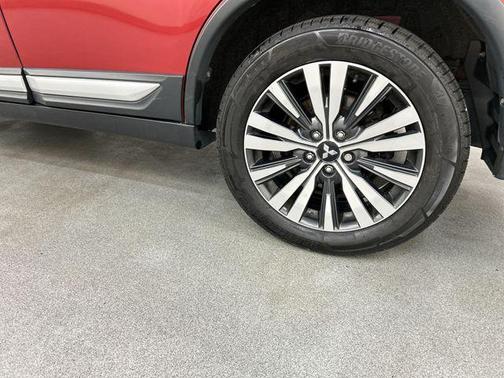 Rally Red Metallic 2019 Mitsubishi Outlander SE