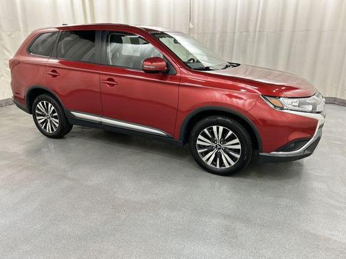 Rally Red Metallic 2019 Mitsubishi Outlander SE