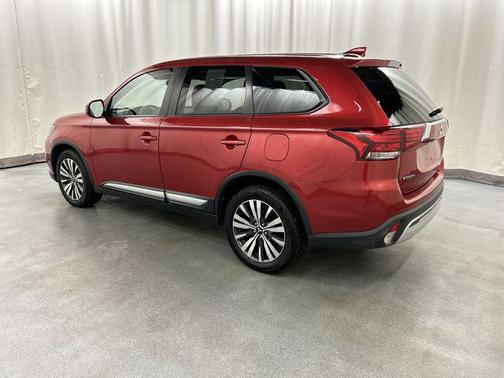 Rally Red Metallic 2019 Mitsubishi Outlander SE