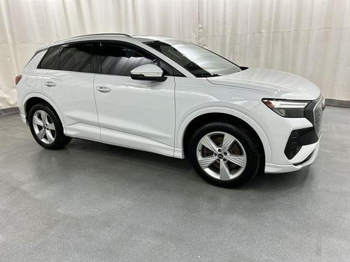 2022 Audi e-tron Premium Plus