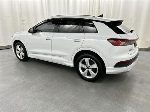 2022 Audi e-tron Premium Plus