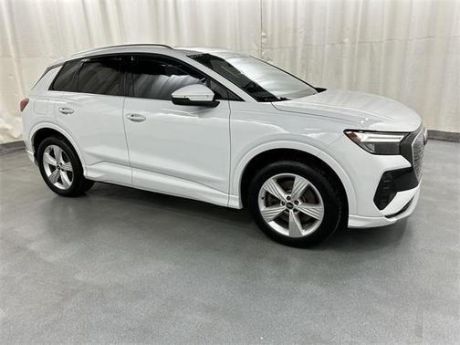 2022 Audi e-tron Premium Plus