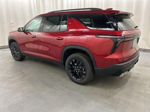 Radiant Red Tintcoat 2026 Chevrolet Traverse LT